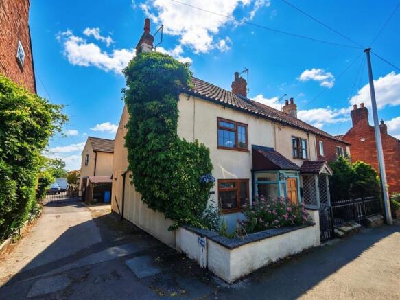 2 bed property, in Bren Cottage, £140,000