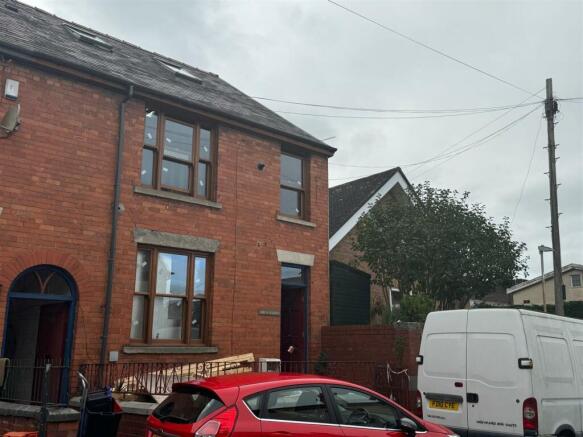 3 bed property, in Denbigh, £290,000
