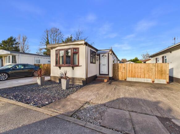 1 bed property, in New City, £75,000