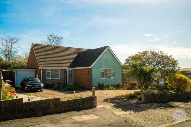 3 bed property, in Parkers Cross Lane, £450,000