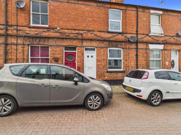 2 bed property, in Brook Street, £115,000
