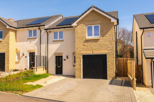 3 bed property, in Weir Drive, £290,000