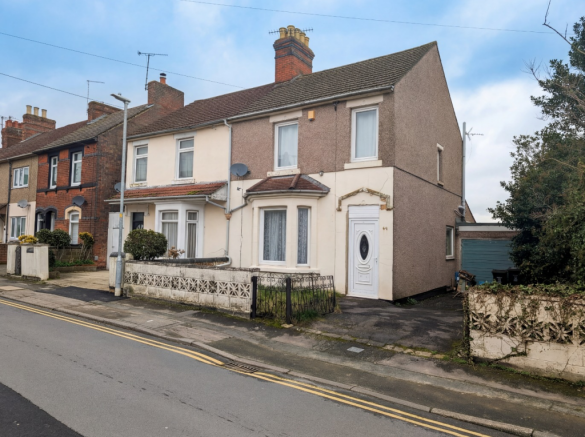 2 bed property, in Swindon, £300,000