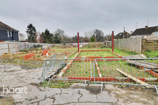 1 bed property, in Main Road, £375,000