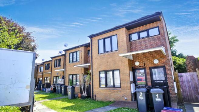 1 bed property, in Flat 3 Paget Lane, £80,000