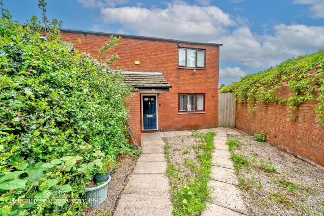2 bed property, in Bridgwater Close, £160,000
