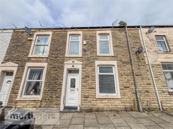4 bed property, in Queen Street, £120,000