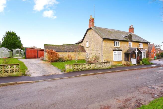 3 bed property, in School Lane, £375,000
