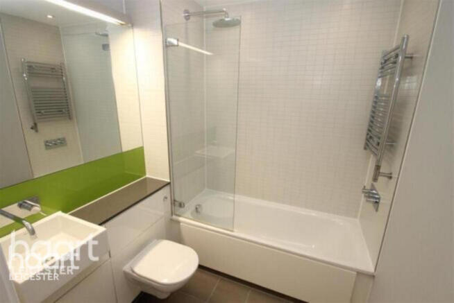 2 bed property, in Shires Lane, £160,000