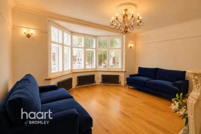 4 bed property, in Bromley BR1, £1,350,000
