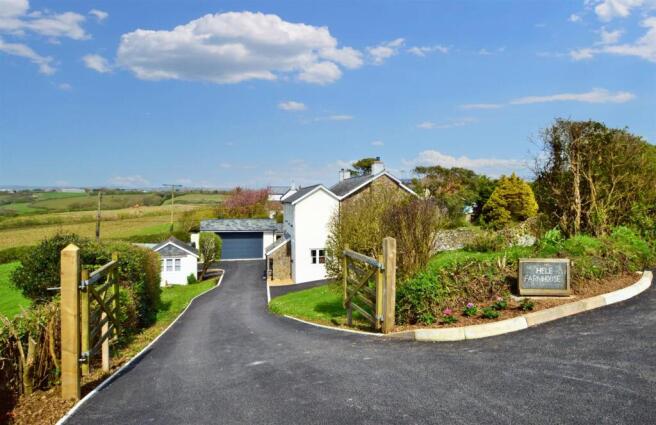 5 bed property, in Marhamchurch, £830,000