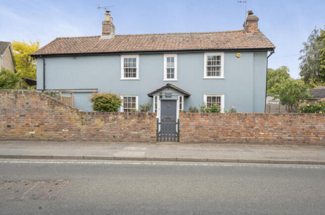 3 bed property, in Colchester Road, £525,000