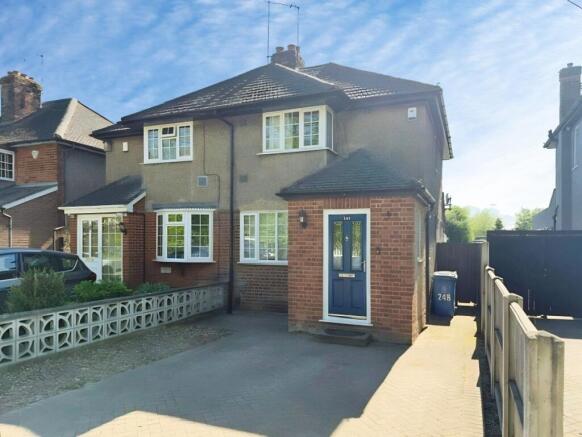 2 bed property, in Horton Road, £425,000