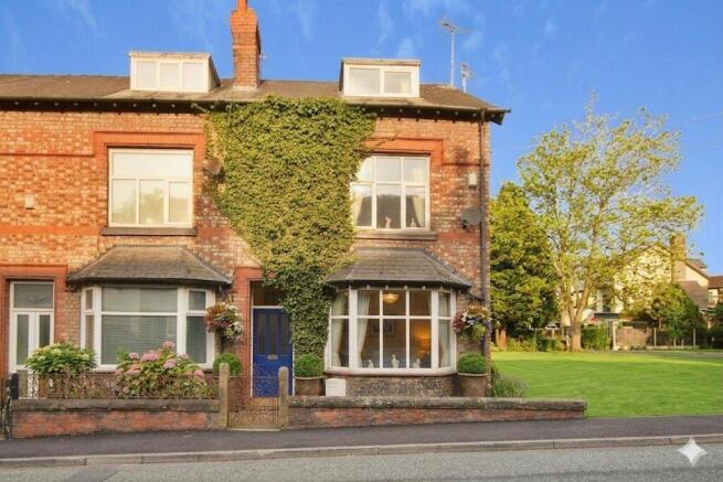 3 bed property, in Manchester Road, £385,000