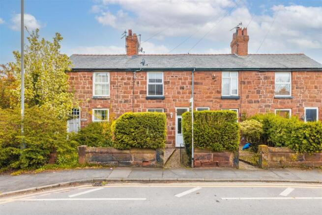 2 bed property, in Liverpool Road, £155,000