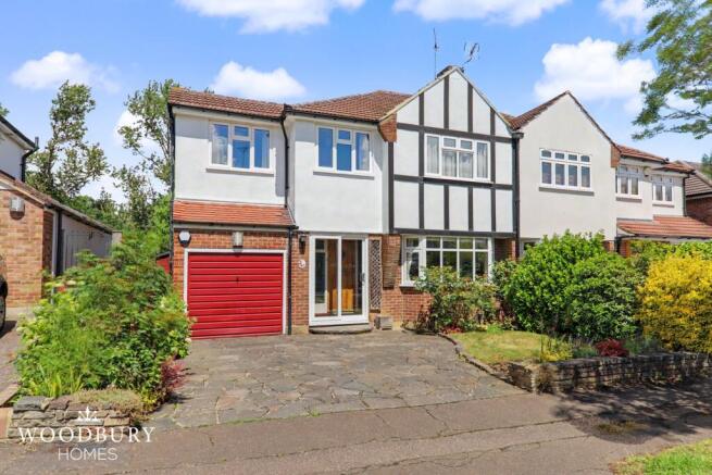 4 bed property, in Dukes Avenue, £950,000