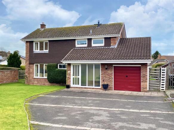 4 bed property, in 11 Allgold Drive, £379,000
