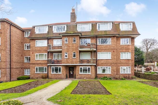 3 bed property, in London Road, £325,000