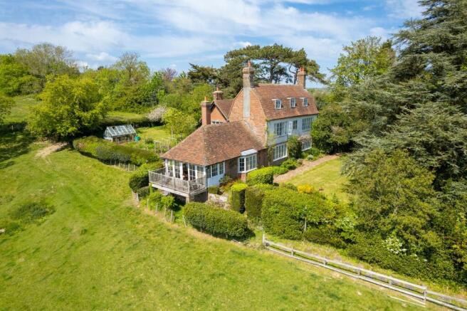 5 bed property, in Udimore Road, £895,000