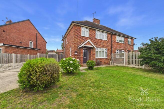 3 bed property, in Manor Road, £150,000