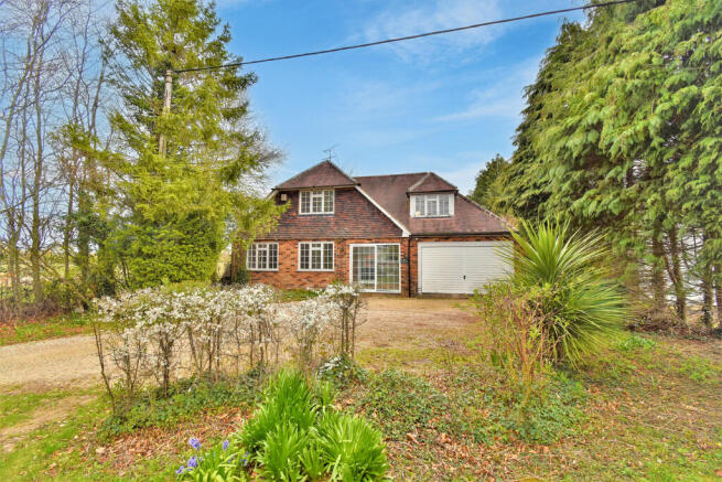 4 bed property, in Parsonage Road, £525,000