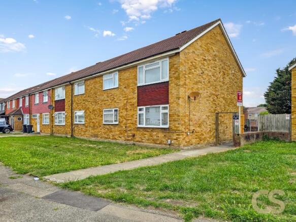 1 bed property, in Shortmead Drive, £200,000