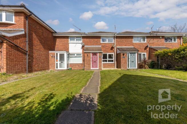 2 bed property, in Brayfield Way, £220,000