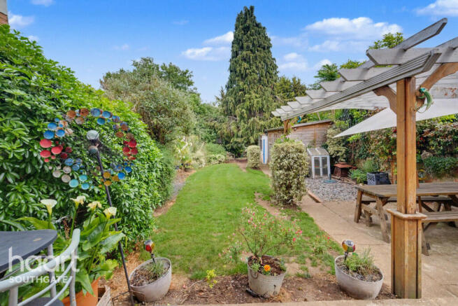 5 bed property, in Crescent Road, £700,000