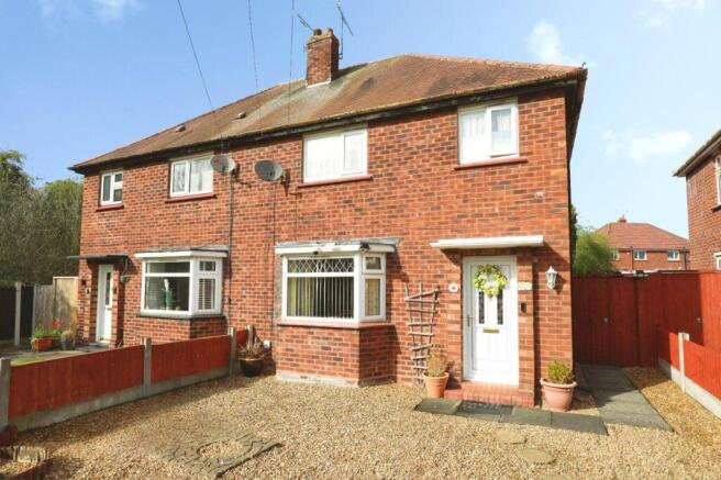 3 bed property, in Halton Drive, £190,000