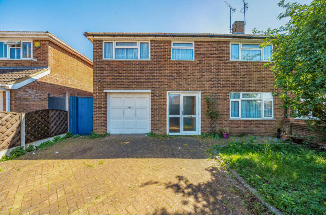 5 bed property, in Katherine Drive, £425,000