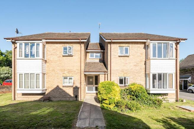 1 bed property, in 130 Blakes Avenue, £150,000