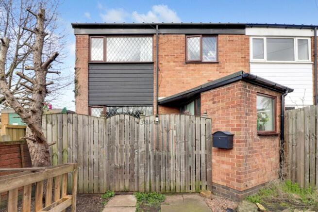 3 bed property, in Victoria Street, £185,000