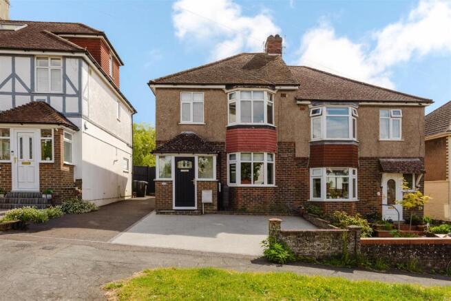 3 bed property, in Craignair Avenue, £525,000