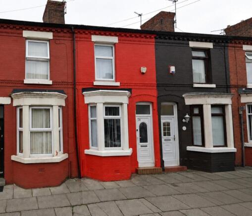 2 bed property, in Holbeck Street, £65,000