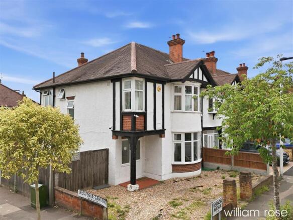 3 bed property, in Vernon Avenue, £800,000