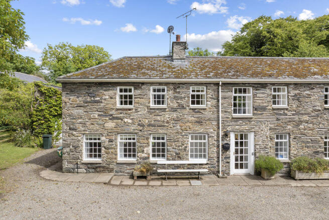 2 bed property, in Bwanne Twoaie, £395,000