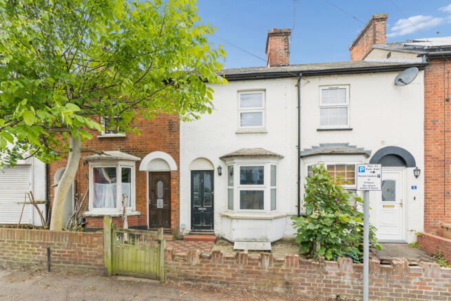 2 bed property, in Radcliffe Road, £320,000