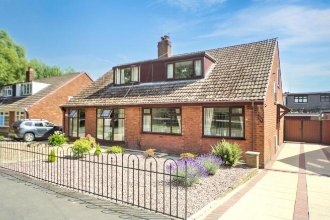 3 bed property, in Bickershaw Lane, £210,000