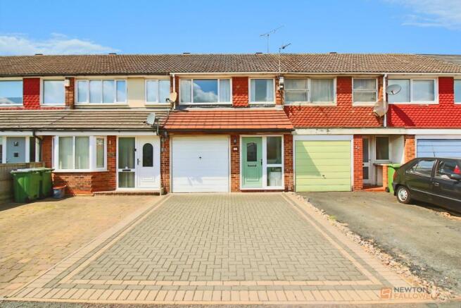 2 bed property, in Kings Walk, £220,000