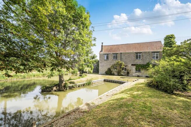 4 bed property, in Marsh Road, £720,000