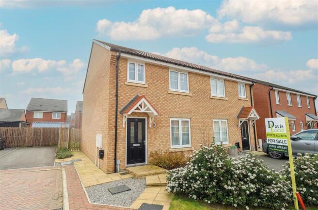 3 bed property, in Stable Mews, £289,950