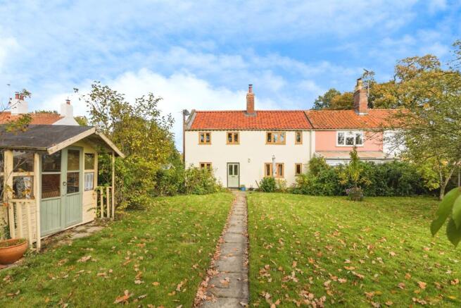 3 bed property, in Vicarage Lane, £375,000