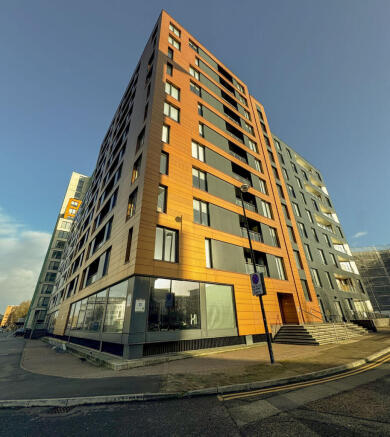 1 bed property, in The Exchange 8 Elmira Way Salford M5 3NQ, £110,000