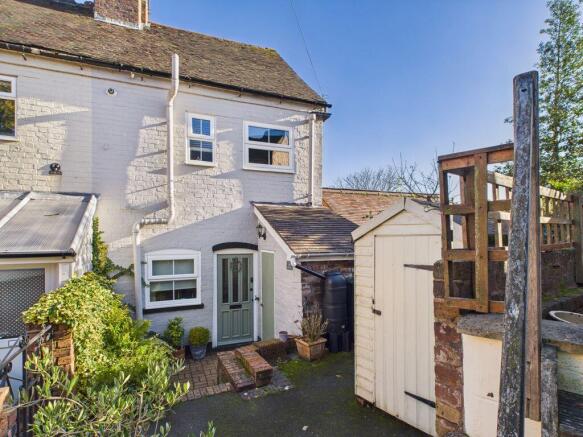 2 bed property, in Hockley Road, £205,000