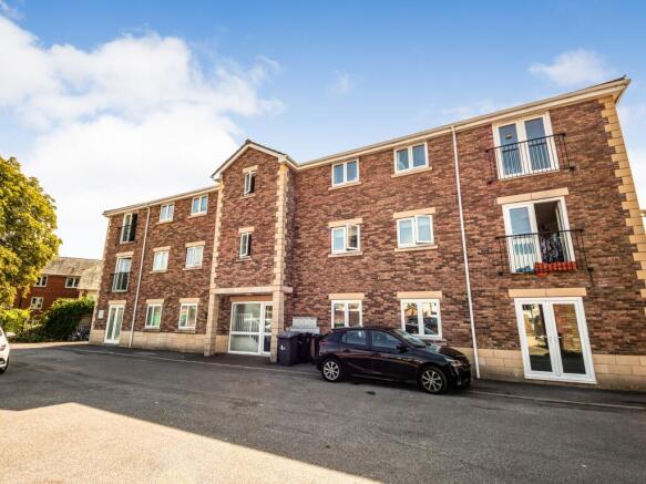 2 bed property, in Flat 5, £75,000