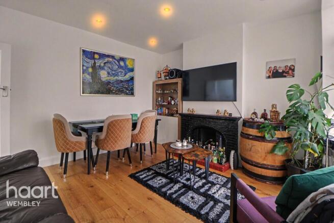 2 bed property, in Barnhill Road, £400,000