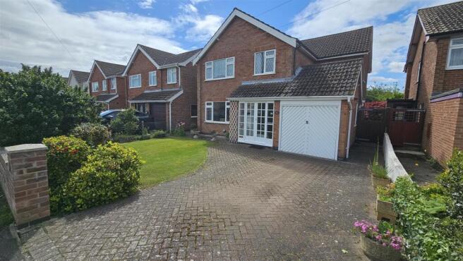 4 bed property, in Abbey Road, £420,000