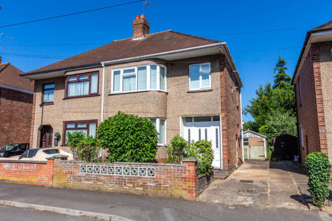 3 bed property, in Roland Way, £200,000