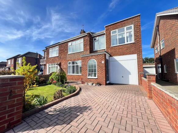 4 bed property, in Hummershill Lane, £250,000