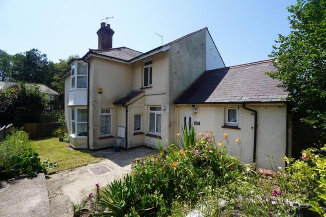 2 bed property, in West Wycombe Road, £205,000